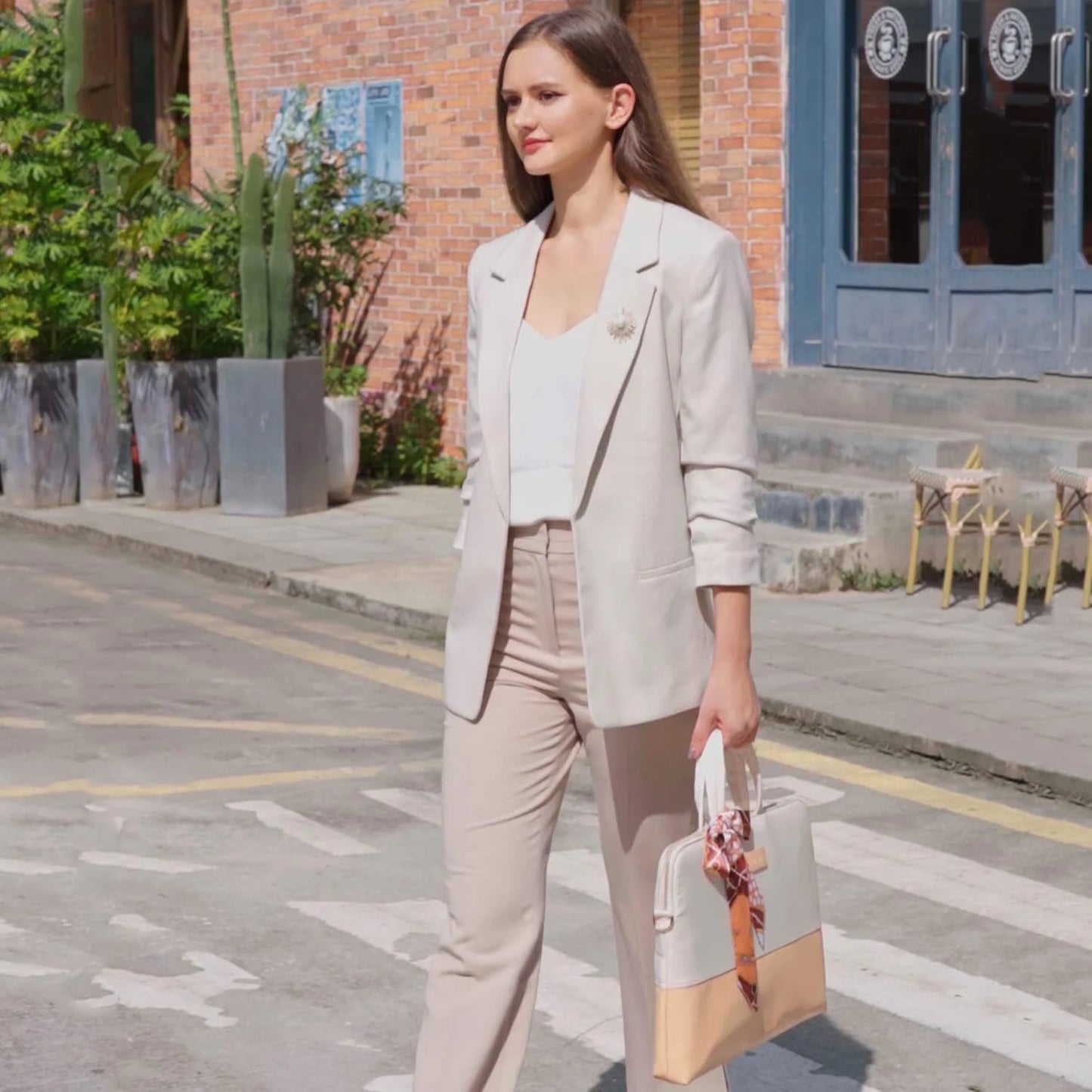 Stylish PU Leather Waterproof 15.6 Inch Laptop Bag for Women, Creamy-White