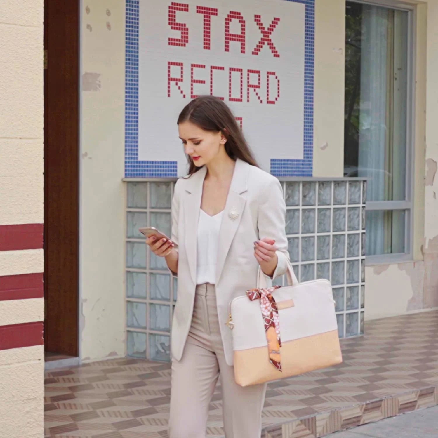 Stylish PU Leather Waterproof 15.6 Inch Laptop Bag for Women, Creamy-White